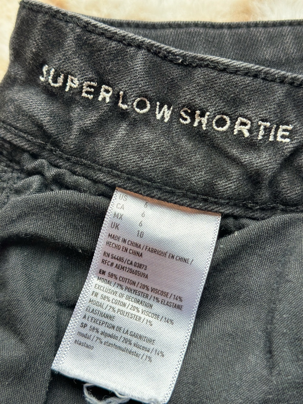 American Eagle Low Rise Jean Shorts - Picture 4 of 4